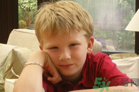 小孩能打耳洞嗎？小孩打耳洞好嗎？