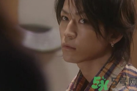 男生打耳洞有什么含義嗎？男生打耳洞有什么講究嗎？