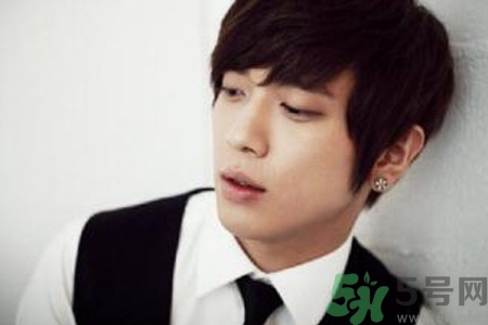 男生打幾個(gè)耳洞好看？男生打幾個(gè)耳洞比較好？