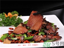 臘肉的營養(yǎng)價值 臘肉的功效與作用 臘肉的營養(yǎng)價值 臘肉的功效與作用