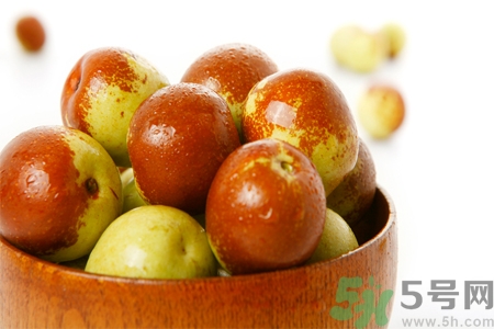 冬棗為什么用開(kāi)水泡過(guò)會(huì)變紅？燙過(guò)的冬棗還能吃嗎？