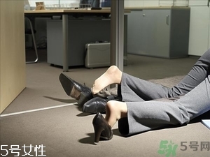 腳跟走路疼是怎么回事,走路后腳跟疼怎么回事 腳跟走路疼是怎么回事,走路后腳跟疼怎么回事