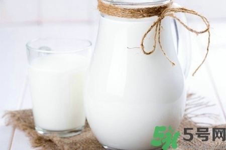 核桃奶和純牛奶哪個(gè)營(yíng)養(yǎng)價(jià)值比較高？核桃奶和純牛奶的區(qū)別