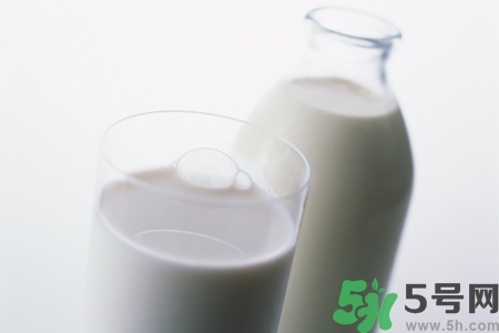 核桃奶和純牛奶哪個(gè)營(yíng)養(yǎng)價(jià)值比較高？核桃奶和純牛奶的區(qū)別