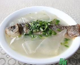 鯽魚湯的營(yíng)養(yǎng)價(jià)值 鯽魚湯的功效與作用 鯽魚湯的營(yíng)養(yǎng)價(jià)值 鯽魚湯的功效與作用