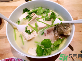 鯽魚湯的營(yíng)養(yǎng)價(jià)值 鯽魚湯的功效與作用 鯽魚湯的營(yíng)養(yǎng)價(jià)值 鯽魚湯的功效與作用