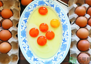 雞蛋黃發(fā)紅是怎么回事？雞蛋黃發(fā)紅可以吃嗎？