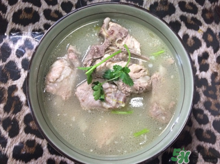 煮排骨用涼水還是熱水？燉排骨用熱水好還是涼水好？