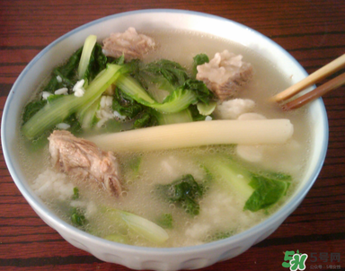 燉排骨什么時候放鹽最好？燉排骨放什么調(diào)料？