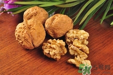 吃核桃可以喝茶嗎？吃核桃喝茶會(huì)中毒嗎？