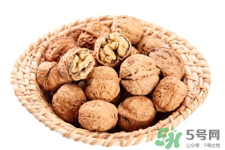 吃核桃可以喝茶嗎？吃核桃喝茶會(huì)中毒嗎？