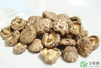 干香菇發(fā)霉了還能吃嗎？干香菇發(fā)霉怎么處理？