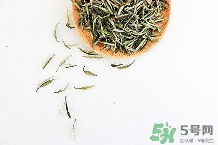 喝白茶會(huì)上火嗎?喝白茶上火怎么辦 喝白茶會(huì)上火嗎?喝白茶上火怎么辦
