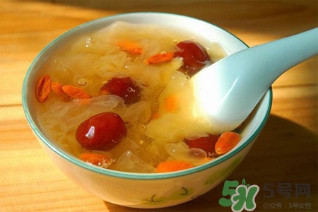 銀耳紅棗湯怎么做最正宗好吃？銀耳紅棗湯怎么做補(bǔ)血養(yǎng)顏？