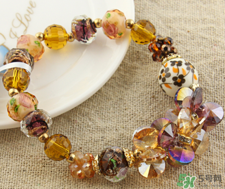 潘多拉手鏈?zhǔn)鞘裁床馁|(zhì)？潘多拉手鏈?zhǔn)倾y的嗎？