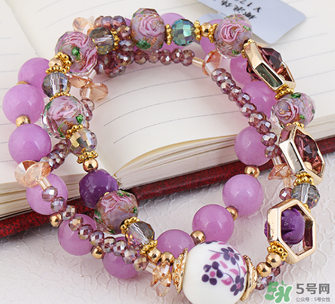 潘多拉手鏈?zhǔn)鞘裁床馁|(zhì)？潘多拉手鏈?zhǔn)倾y的嗎？