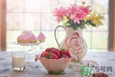 草莓不能和什么一起吃?草莓和什么相克 草莓不能和什么一起吃?草莓和什么相克