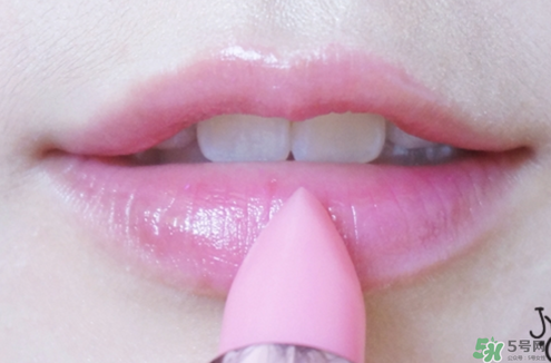 catrice變色唇膏粉管和銀管有什么區(qū)別? catrice變色唇膏粉管和銀管有什么區(qū)別?