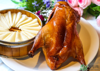 北京烤鴨可以帶上飛機(jī)嗎？坐飛機(jī)可以帶北京烤鴨嗎？