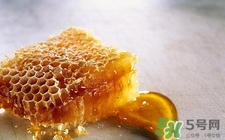 蜂巢蜜的營養(yǎng)價(jià)值 巢蜜的功效與作用 蜂巢蜜的營養(yǎng)價(jià)值 巢蜜的功效與作用