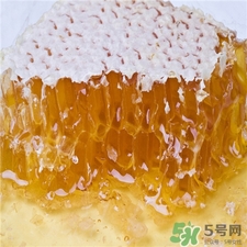 蜂巢蜜的營養(yǎng)價(jià)值 巢蜜的功效與作用 蜂巢蜜的營養(yǎng)價(jià)值 巢蜜的功效與作用
