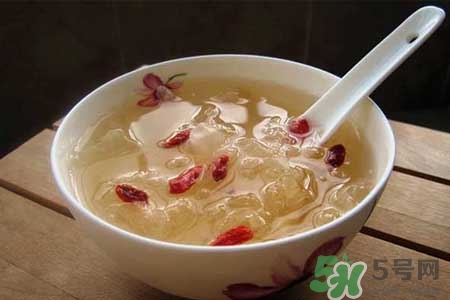 ?銀耳湯經(jīng)常喝有什么好處？經(jīng)常喝銀耳湯有副作用嗎？