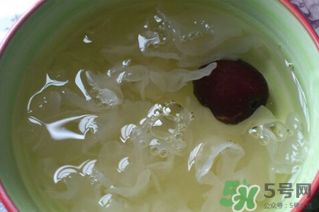 ?銀耳湯經(jīng)常喝有什么好處？經(jīng)常喝銀耳湯有副作用嗎？