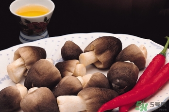 草菇的營(yíng)養(yǎng)價(jià)值 草菇的功效與作用 草菇的營(yíng)養(yǎng)價(jià)值 草菇的功效與作用