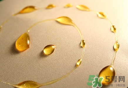 蜂蜜喝著有點酸是什么原因?是變質(zhì)了嗎 蜂蜜喝著有點酸是什么原因?是變質(zhì)了嗎