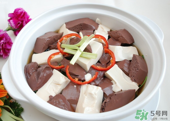 豬血和豆腐能一起吃嗎？豬血可以和豆腐一起吃嗎？