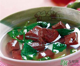 豬血和菠菜能一起吃嗎？豬血菠菜湯怎么做好吃？