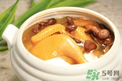 鴿子湯和雞湯哪個(gè)更有營(yíng)養(yǎng)?鴿子湯和雞湯哪個(gè)更補(bǔ) 鴿子湯和雞湯哪個(gè)更有營(yíng)養(yǎng)?鴿子湯和雞湯哪個(gè)更補(bǔ)