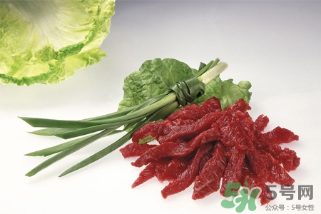 生肉可以用淘米水洗嗎？生肉用淘米水洗干凈嗎？