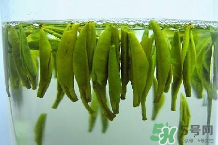 冬天可以喝綠茶嗎？冬天喝綠茶好還是紅茶好？