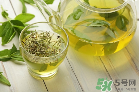 冬天可以喝綠茶嗎？冬天喝綠茶好還是紅茶好？