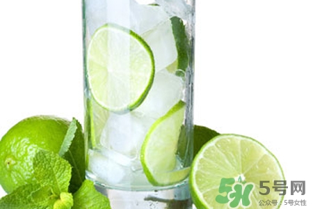 檸檬水可以用熱水泡嗎？檸檬水用涼水泡還是熱水泡？