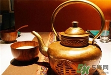 馬奶的營(yíng)養(yǎng)價(jià)值 馬奶的功效與作用 馬奶的營(yíng)養(yǎng)價(jià)值 馬奶的功效與作用