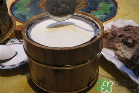 馬奶的營(yíng)養(yǎng)價(jià)值 馬奶的功效與作用 馬奶的營(yíng)養(yǎng)價(jià)值 馬奶的功效與作用