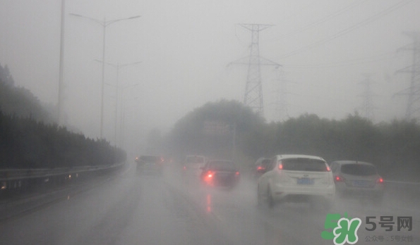 下雨能減少霧霾嗎?下雨對霧霾有好處嗎? 下雨能減少霧霾嗎?下雨對霧霾有好處嗎?