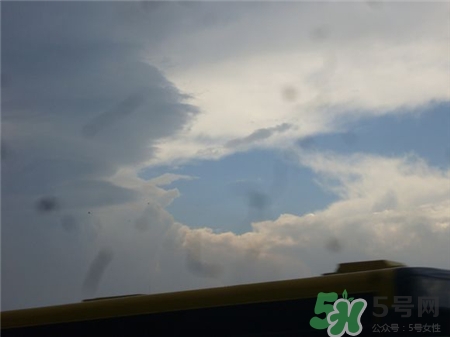 飛蚊癥可以戴隱形眼鏡嗎?飛蚊癥戴隱形眼鏡好嗎? 飛蚊癥可以戴隱形眼鏡嗎?飛蚊癥戴隱形眼鏡好嗎?