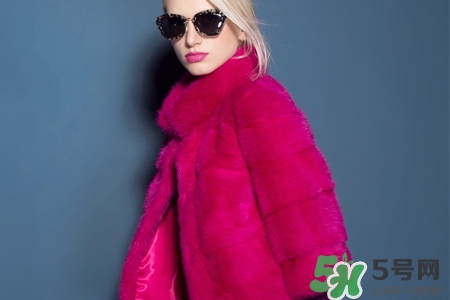 冬天穿羽絨服暖和還是貂皮暖和？貂皮和羽絨服哪個(gè)暖和？