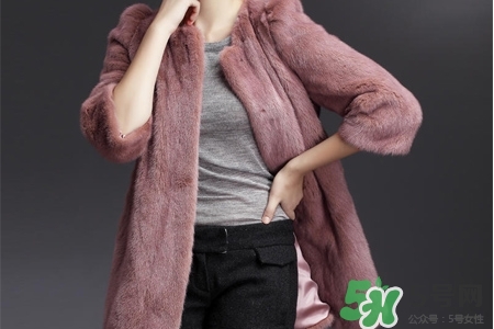 冬天穿羽絨服暖和還是貂皮暖和？貂皮和羽絨服哪個(gè)暖和？