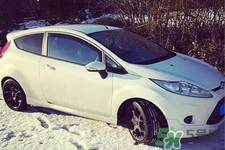 冬天早上車玻璃上的冰霜怎么弄？冬天早上車玻璃上的霧怎么弄？