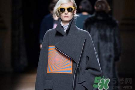 雙面羊絨大衣怎么洗？在家怎樣清洗雙面羊絨大衣？