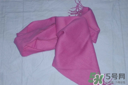 羊絨圍巾起球正常嗎？羊絨圍巾起球怎么辦？