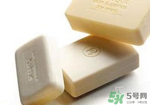 硫磺皂可以洗頭嗎？怎么用硫磺皂洗頭