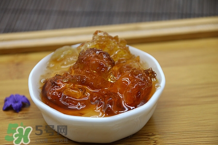 銀耳可以加蜂蜜嗎?蜂蜜和銀耳湯能混合吃嗎 銀耳可以加蜂蜜嗎?蜂蜜和銀耳湯能混合吃嗎