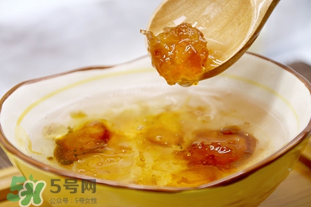 銀耳可以加蜂蜜嗎?蜂蜜和銀耳湯能混合吃嗎 銀耳可以加蜂蜜嗎?蜂蜜和銀耳湯能混合吃嗎