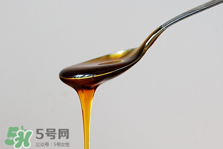 銀耳可以加蜂蜜嗎?蜂蜜和銀耳湯能混合吃嗎 銀耳可以加蜂蜜嗎?蜂蜜和銀耳湯能混合吃嗎