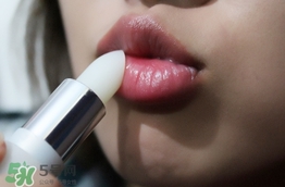 潤唇膏和唇膏有什么區(qū)別?潤唇膏和唇膏的區(qū)別 潤唇膏和唇膏有什么區(qū)別?潤唇膏和唇膏的區(qū)別